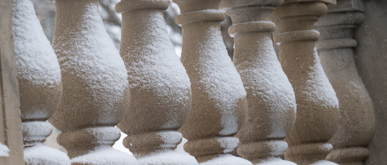 snow on columns